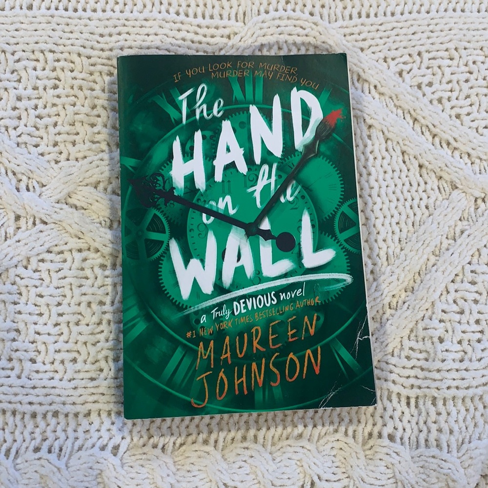 The Hand on the Wall by Maureen Johnson (book)